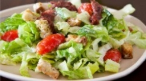 Салат цезарь с курицей
